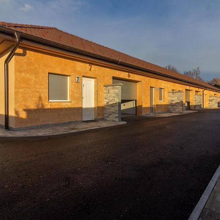 Motel Atos Bungalovi Nova Topola Eksteriør billede
