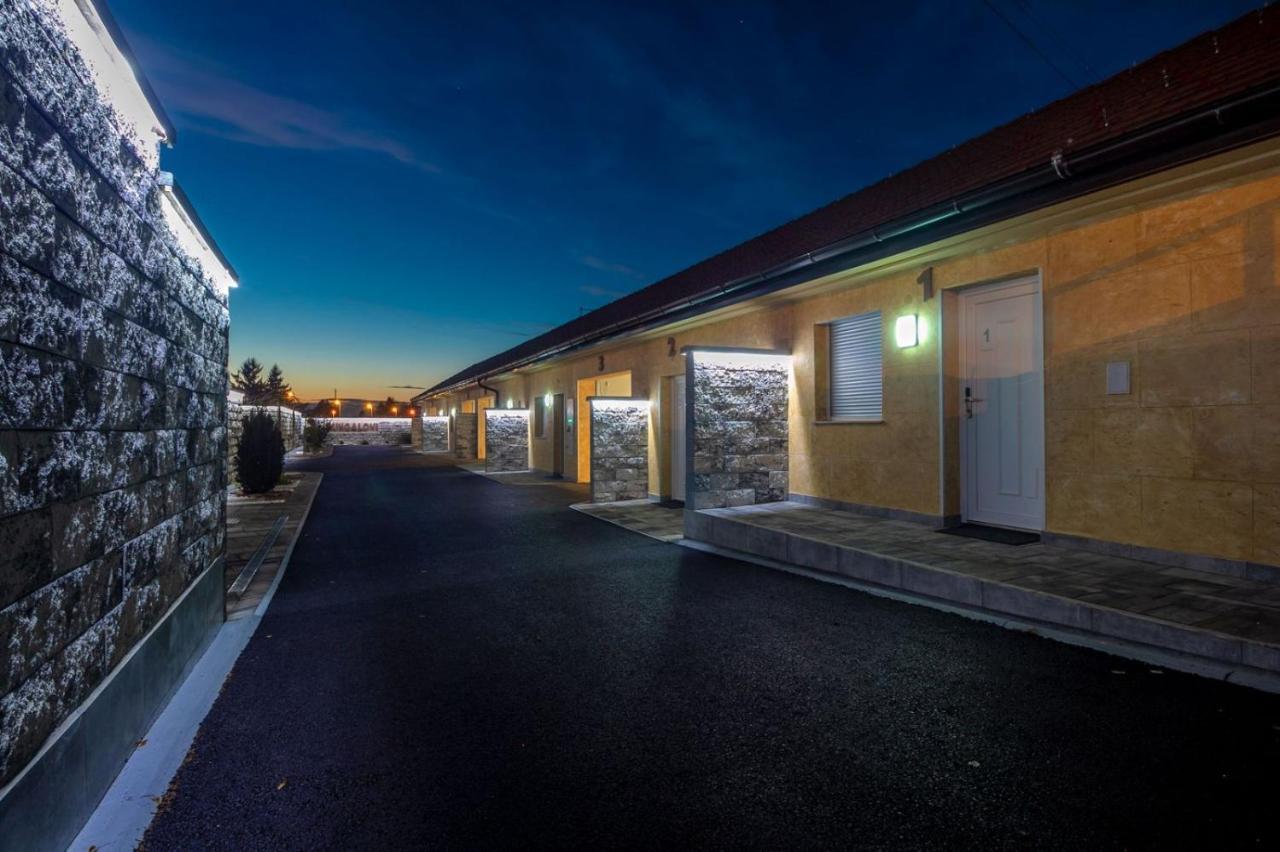 Motel Atos Bungalovi Nova Topola Eksteriør billede