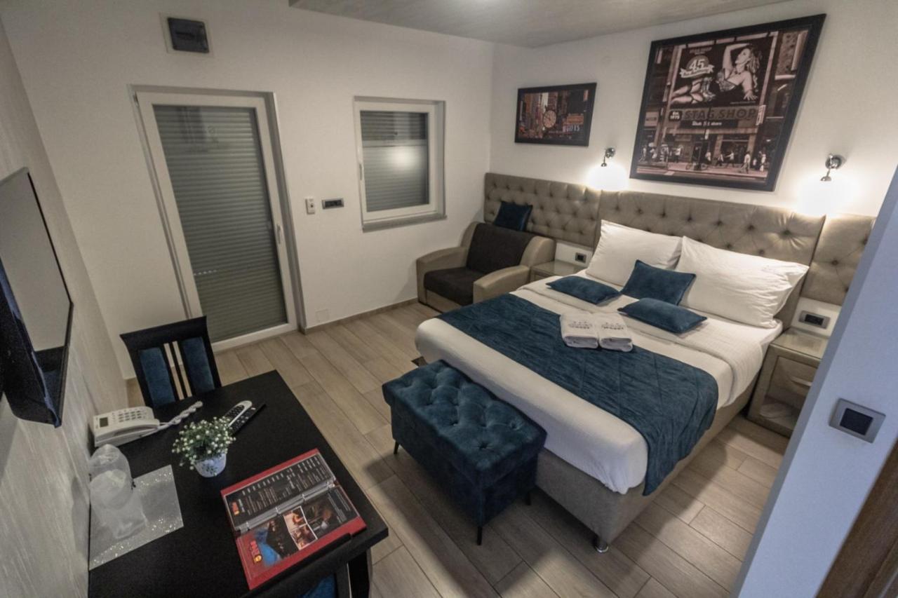 Motel Atos Bungalovi Nova Topola Eksteriør billede